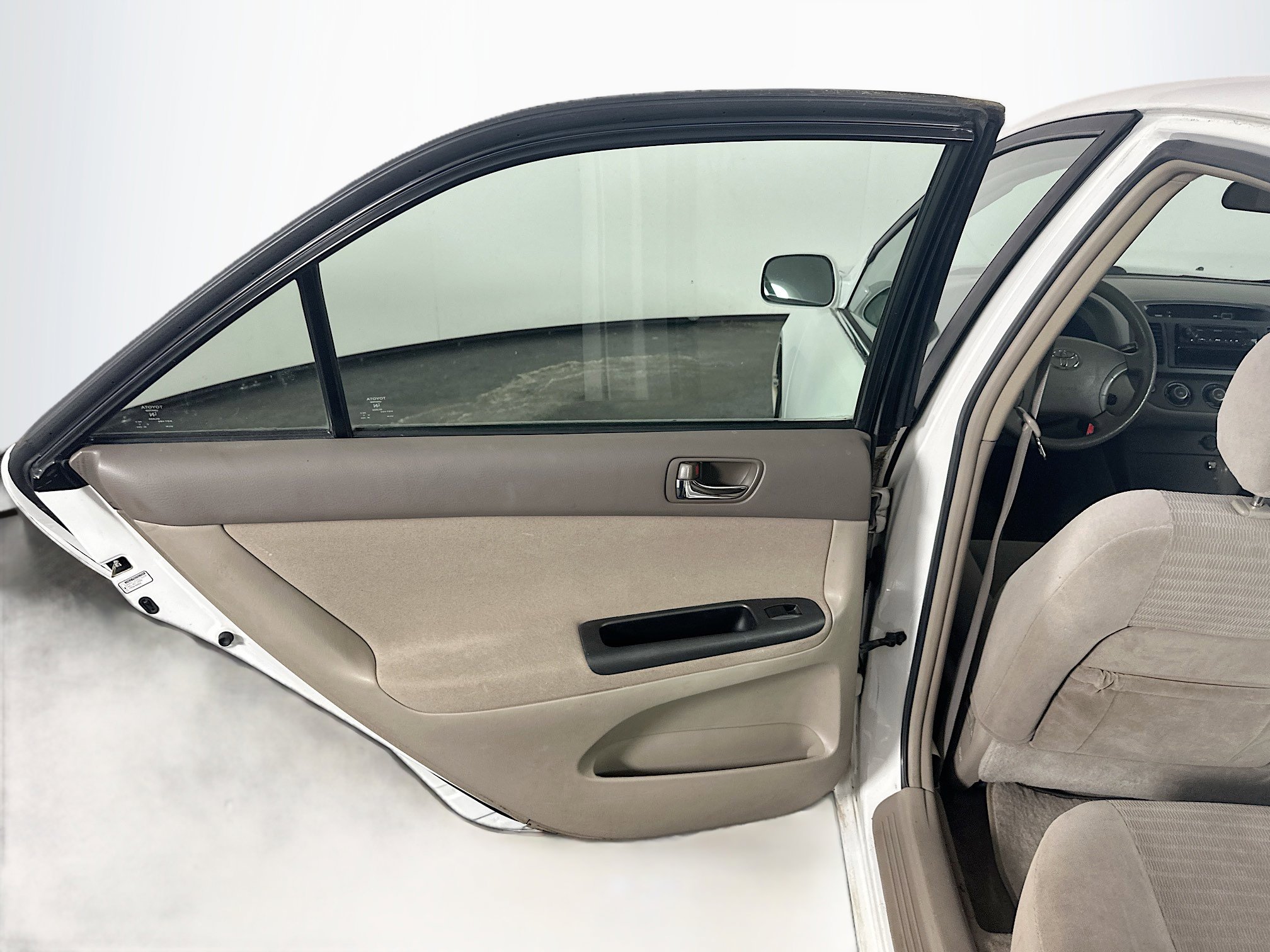 Used 2006 Toyota Camry LE FWD image 23