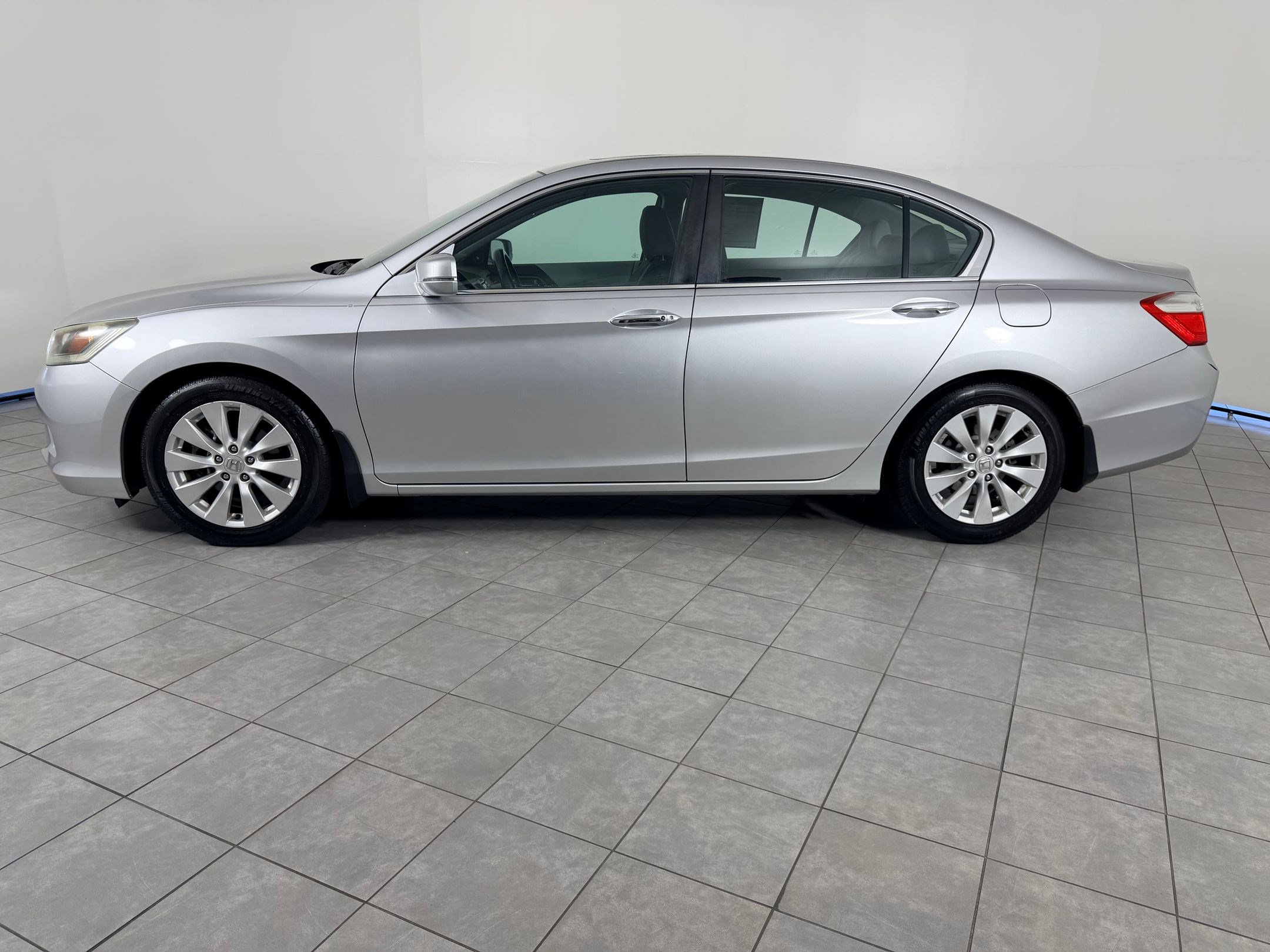 Used 2013 Honda Accord EX-L image 2
