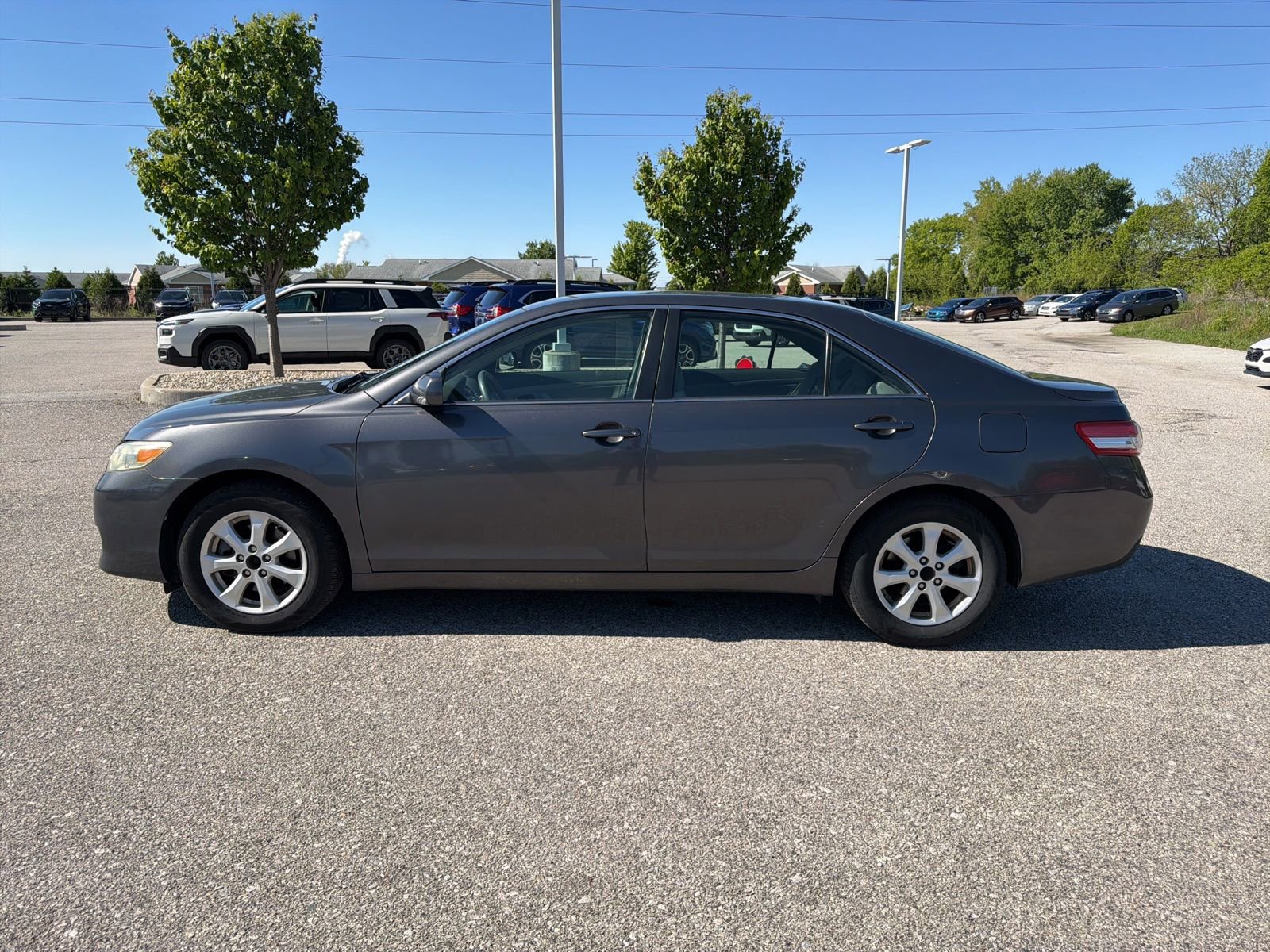 Used 2011 Toyota Camry LE w/ LE Extra-Value Pkg FWD image 3