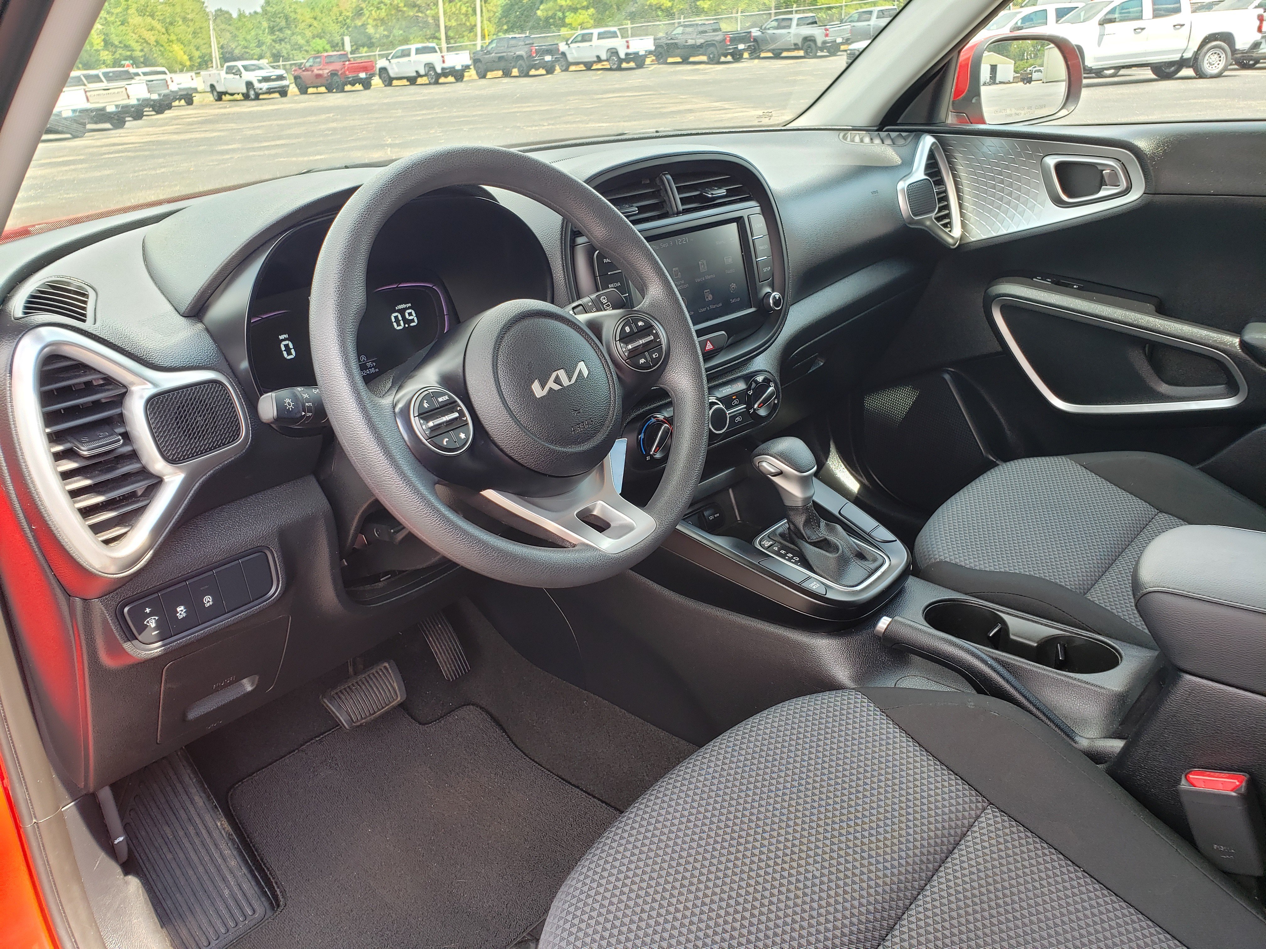 Used 2023 Kia Soul LX FWD image 28