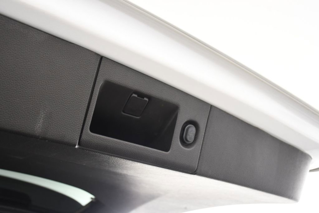 Used 2017 Cadillac Escalade Luxury image 25