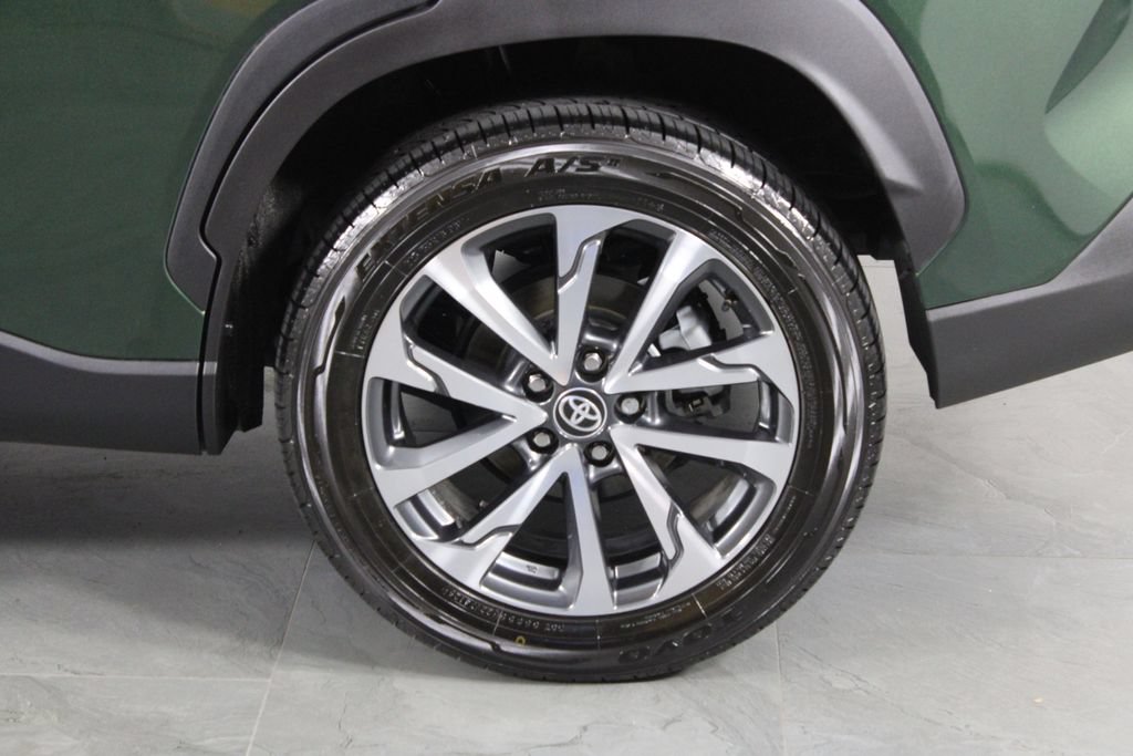 Used 2023 Toyota Corolla Cross XLE w/ Convenience Package FWD image 14