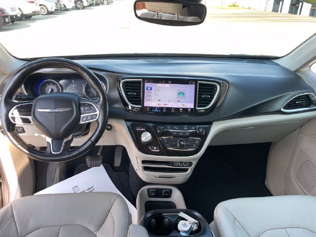 Used 2021 Chrysler Pacifica Touring-L FWD image 22