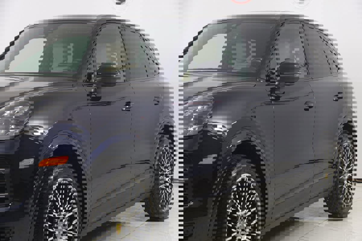 Used 2022 Porsche Cayenne Platinum Edition w/ Premium Package Plus image 46