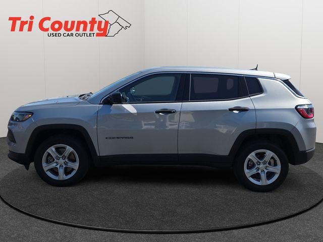 Used 2023 Jeep Compass Sport image 5