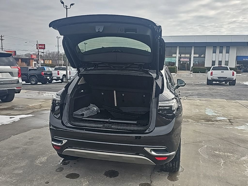 Used 2022 Buick Envision Avenir w/ Technology Package II image 6