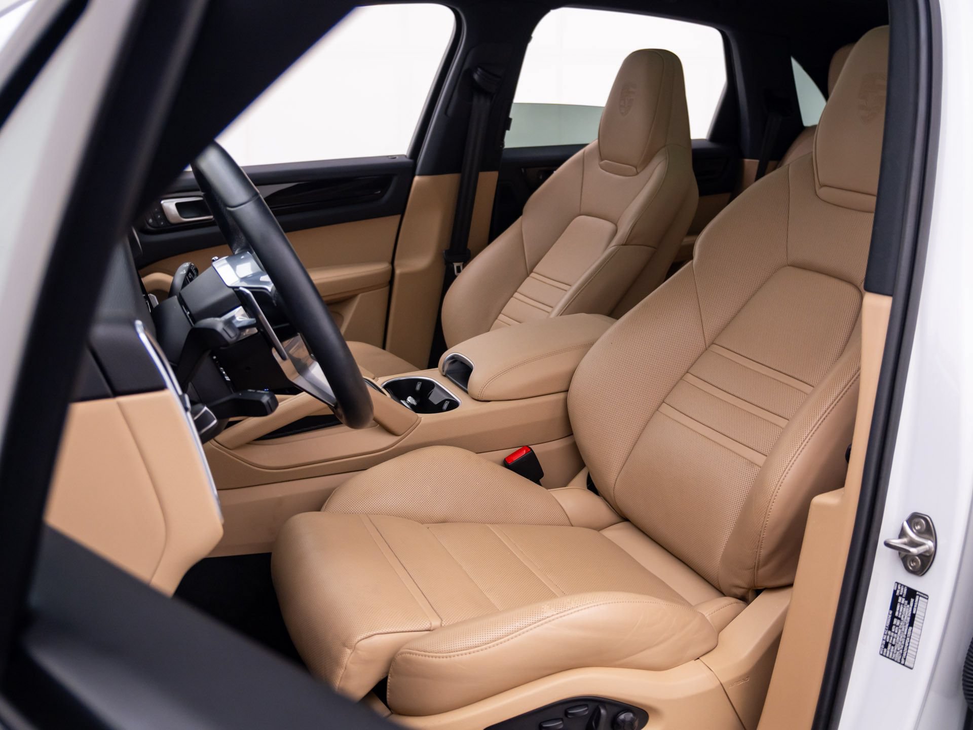 Certified 2023 Porsche Cayenne AWD/4WD image 5