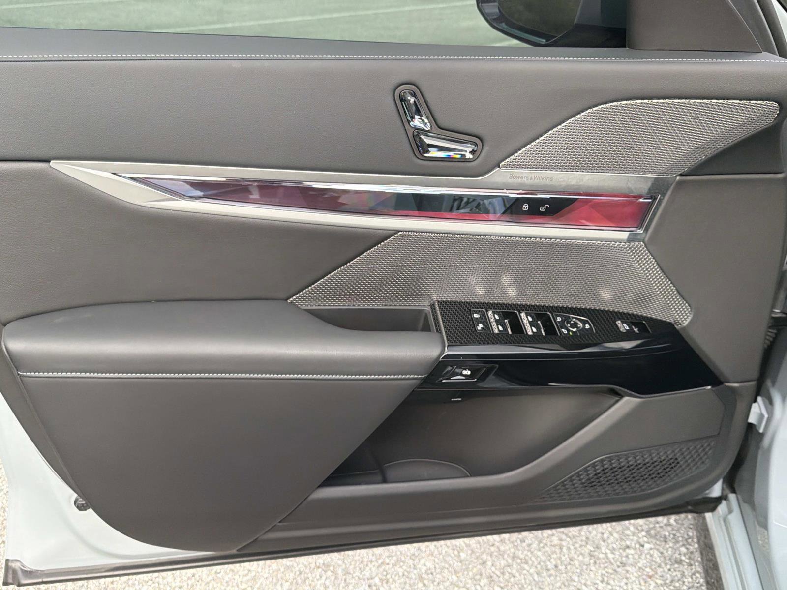 Certified 2025 BMW 760i xDrive AWD/4WD image 17