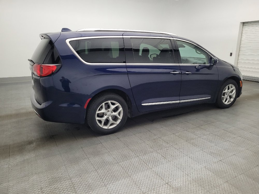 Used 2017 Chrysler Pacifica Touring-L Plus w/ Advanced Safetytec Group FWD image 10