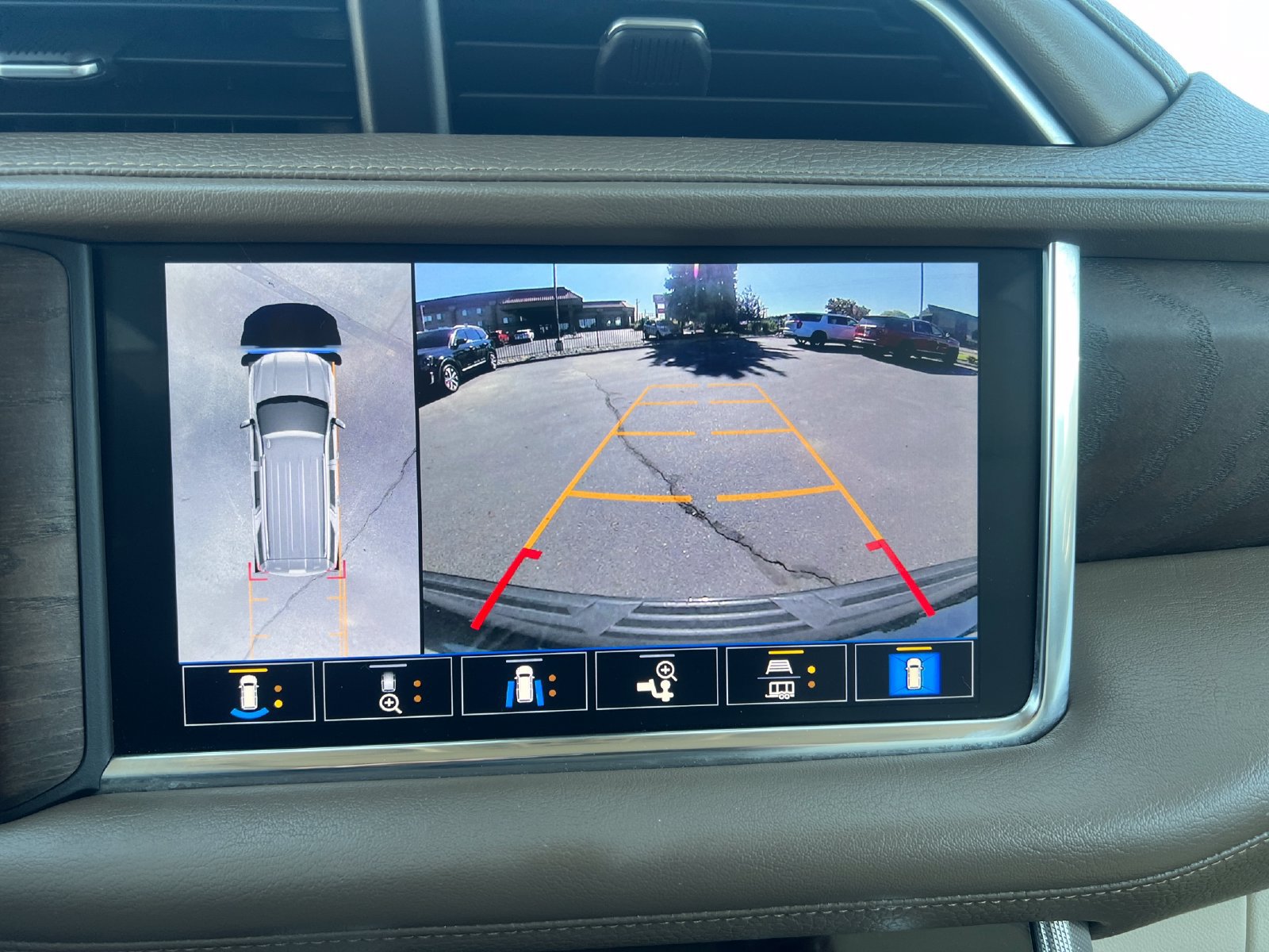 Used 2021 GMC Yukon Denali w/ LPO, Illumination Package AWD/4WD image 23