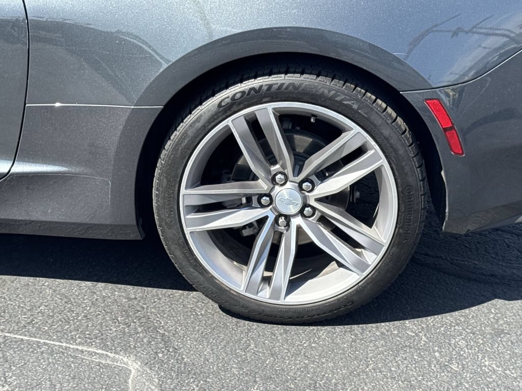 Used 2018 Chevrolet Camaro LT RWD image 34