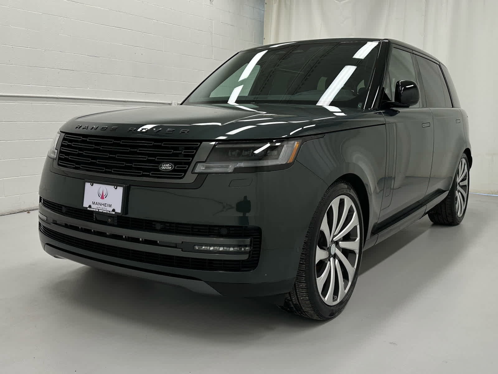 Used 2025 Land Rover Range Rover Long Wheelbase SE image 4