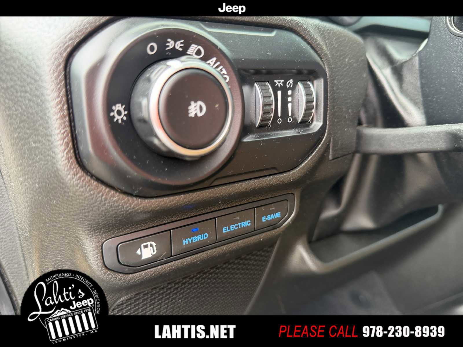 Used 2022 Jeep Wrangler Unlimited Sahara w/ Cold Weather Group image 35