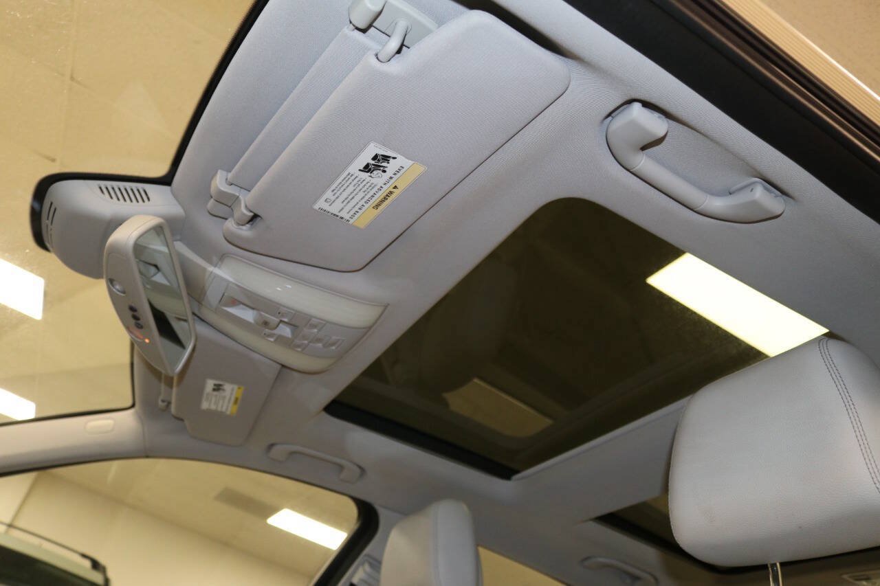 Used 2015 Mercedes-Benz E 350 Sedan image 95