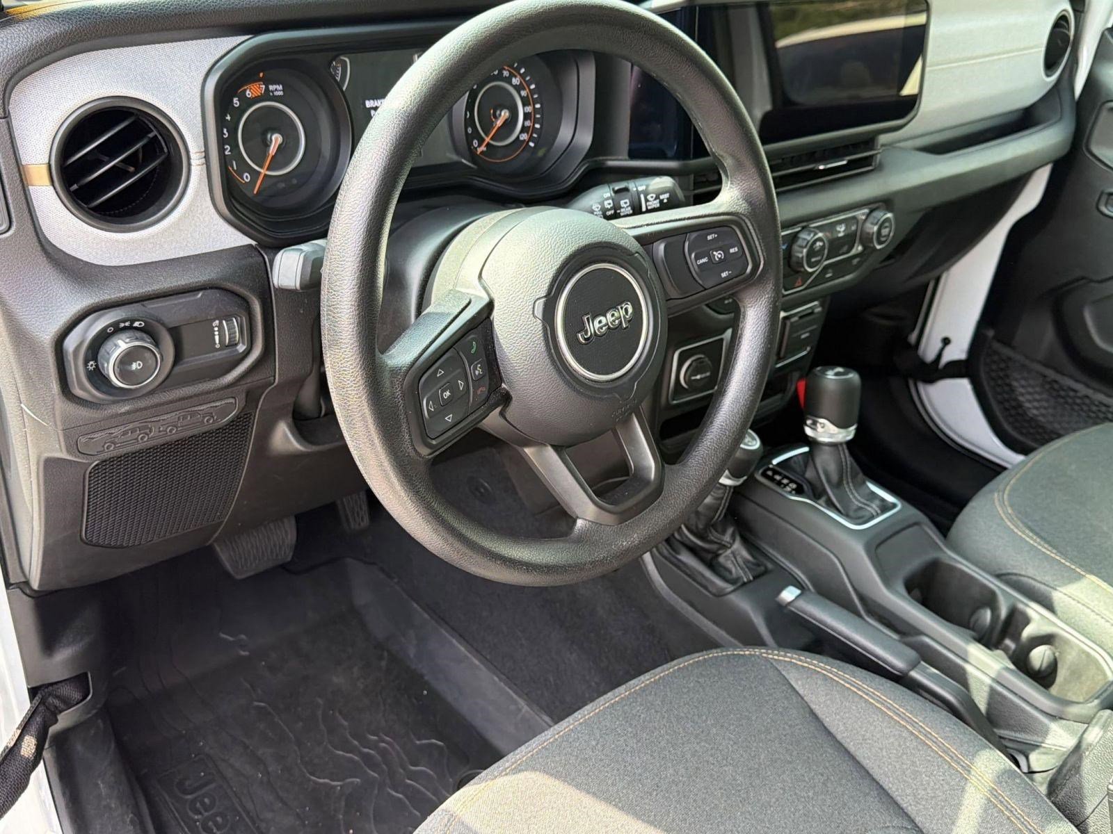 Used 2025 Jeep Wrangler Sport AWD/4WD image 4