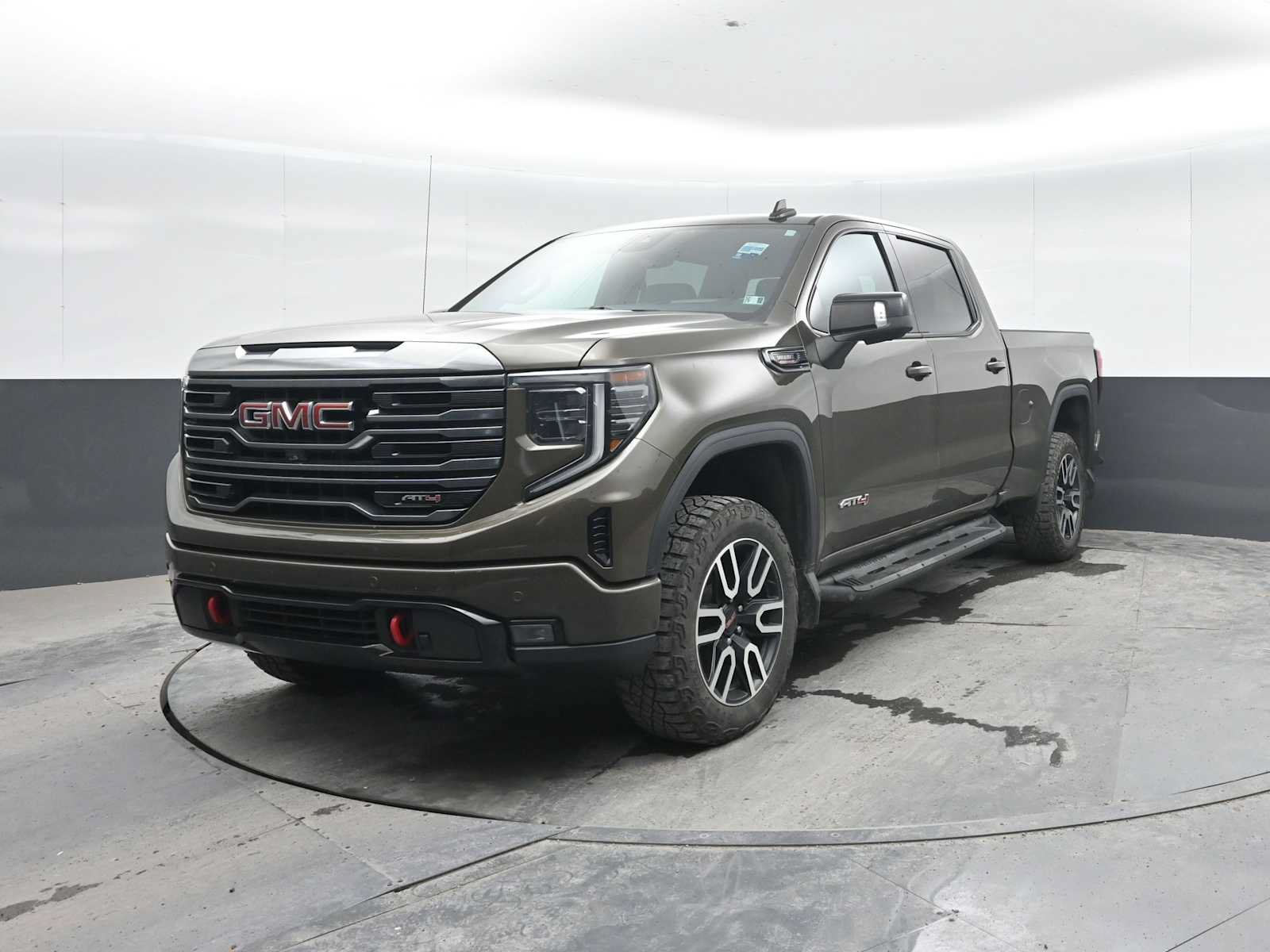 Used 2023 GMC Sierra 1500 AT4 w/ AT4 Premium Package AWD/4WD image 5