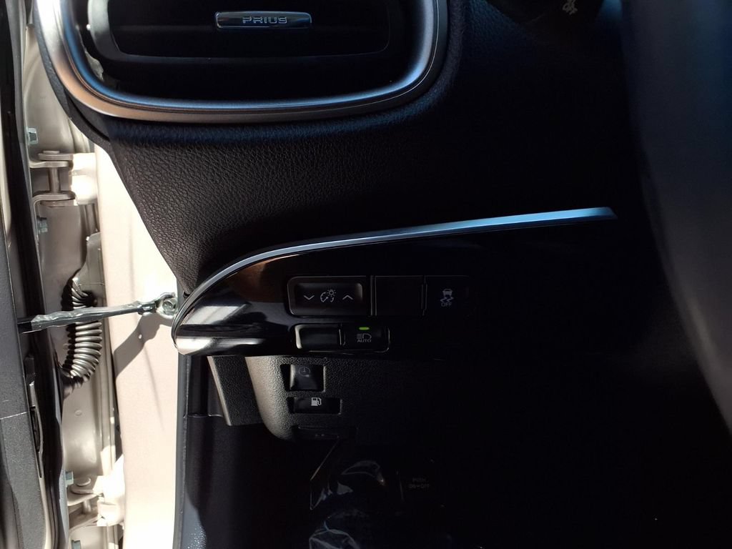 Used 2020 Toyota Prius Prime XLE FWD image 14