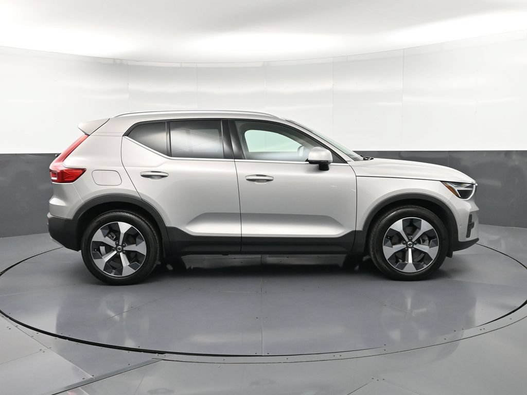 Used 2023 Volvo XC40 B5 Plus w/ Driver Assist Package AWD/4WD image 9