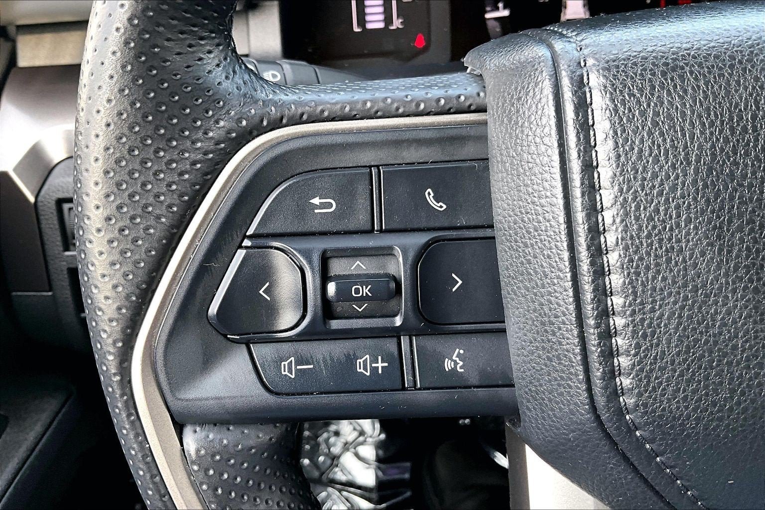Used 2025 Toyota 4Runner SR5 AWD/4WD image 17