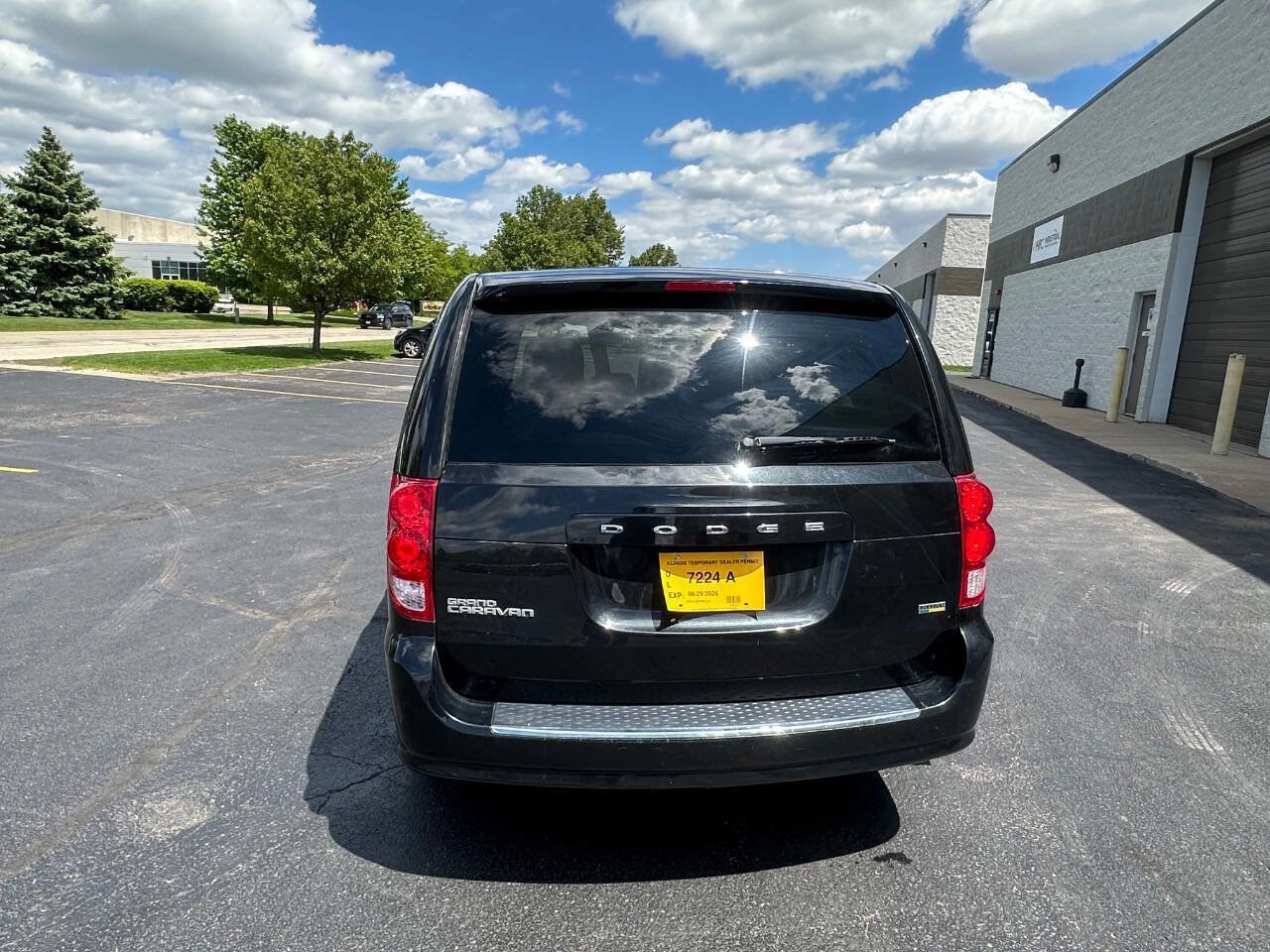 Used 2014 Dodge Grand Caravan SE w/ Quick Order Package 29E SE FWD image 4