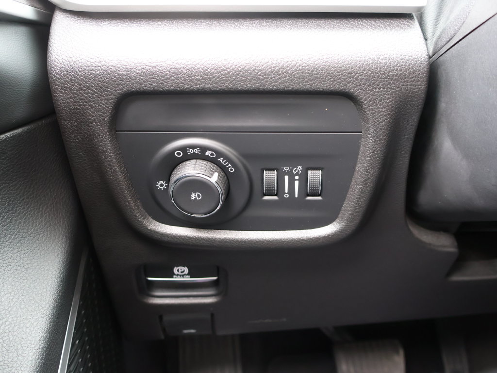 Used 2021 Jeep Grand Cherokee L Limited AWD/4WD image 32