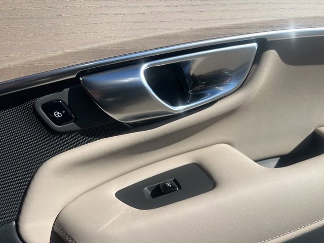 New 2026 Volvo XC90 B6 Plus w/ Protection Package Premier AWD/4WD image 28