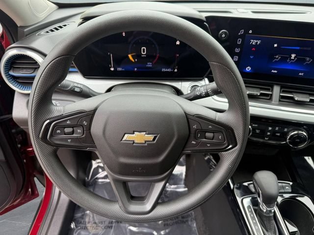 Certified 2025 Chevrolet Trax LT FWD image 18