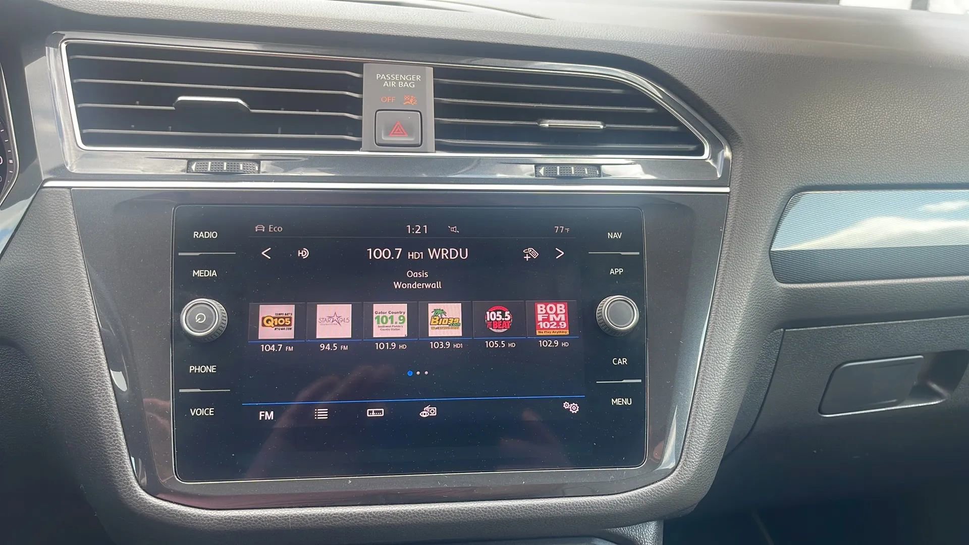 Used 2019 Volkswagen Tiguan SEL Premium image 16