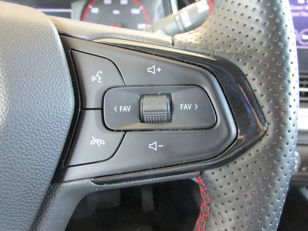 Used 2024 Chevrolet Trax RS FWD image 28