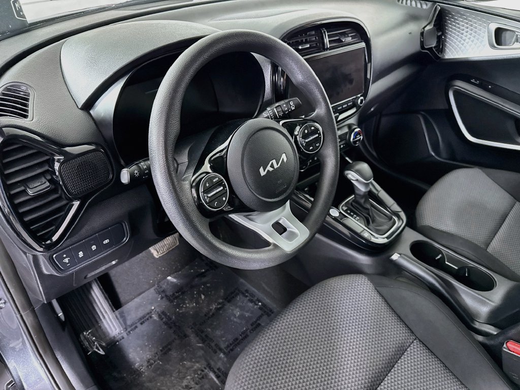 Used 2023 Kia Soul S FWD image 17