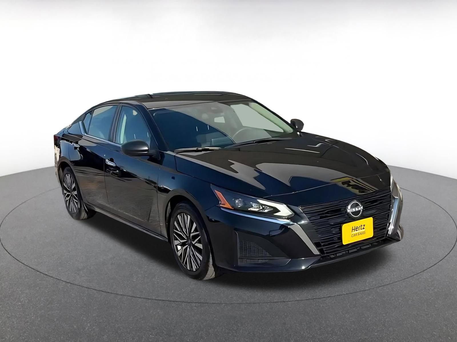 Used 2025 Nissan Altima 2.5 SV FWD image 3