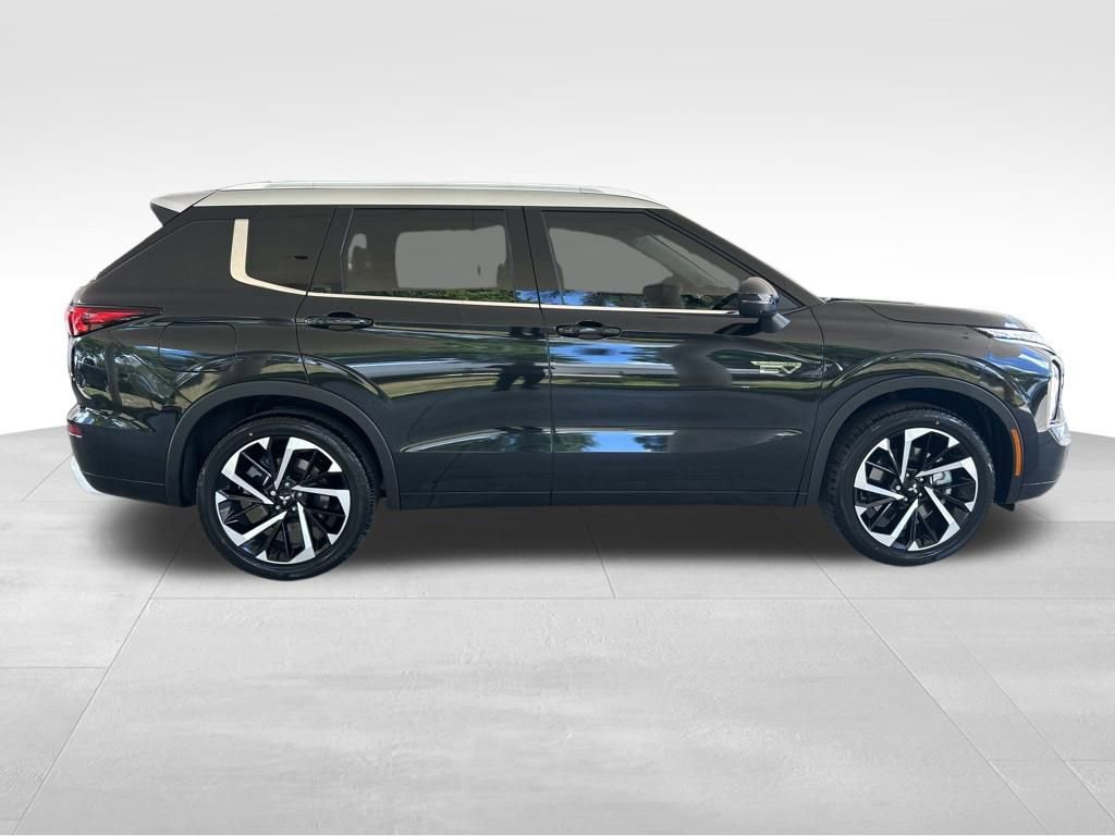 New 2025 Mitsubishi Outlander SEL image 3