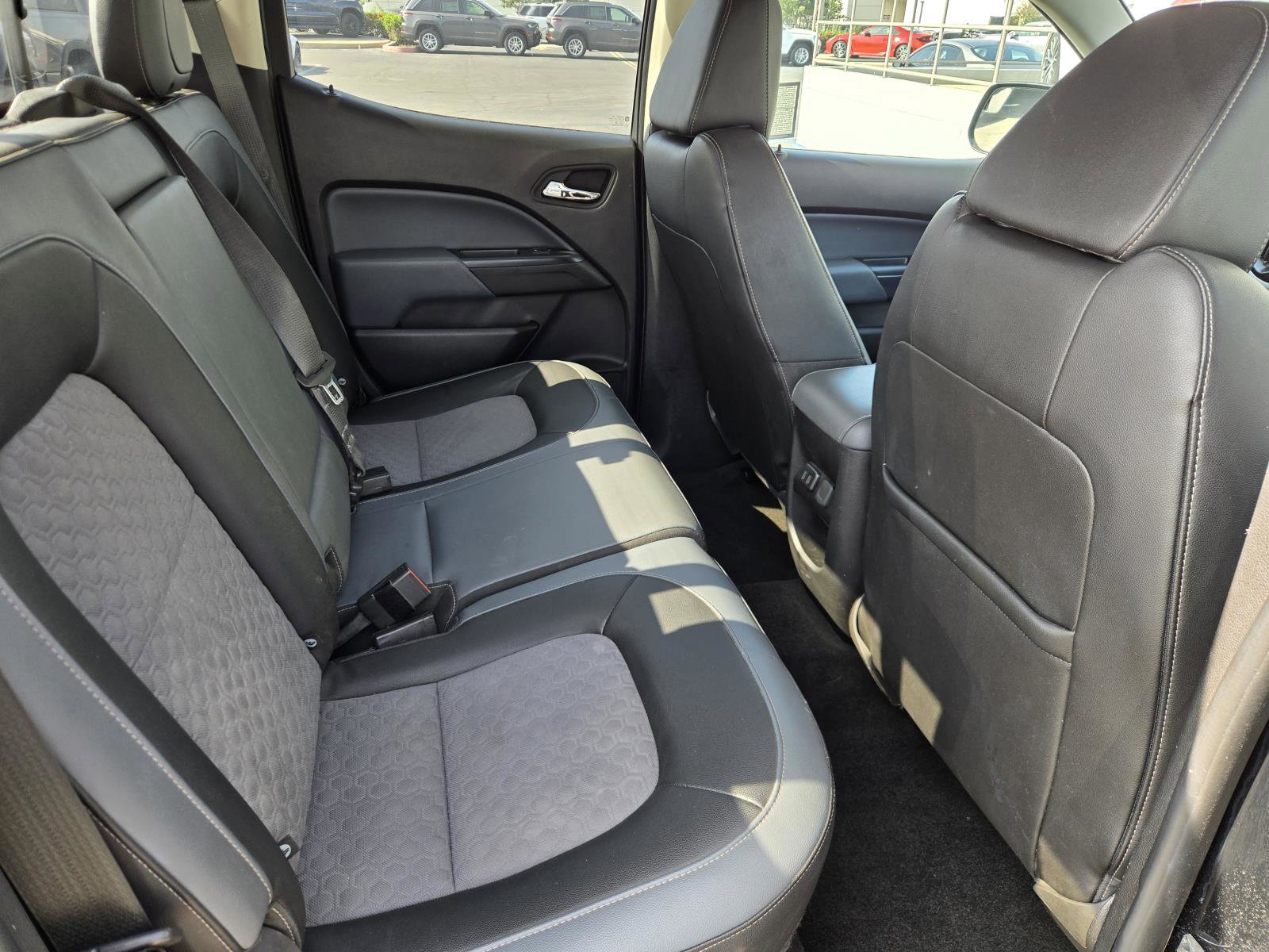 Used 2018 Chevrolet Colorado Z71 w/ Z71 Midnight Edition AWD/4WD image 27