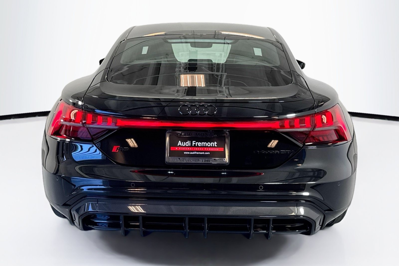Used 2023 Audi RS e-tron GT w/ Carbon Performance Package AWD/4WD image 6