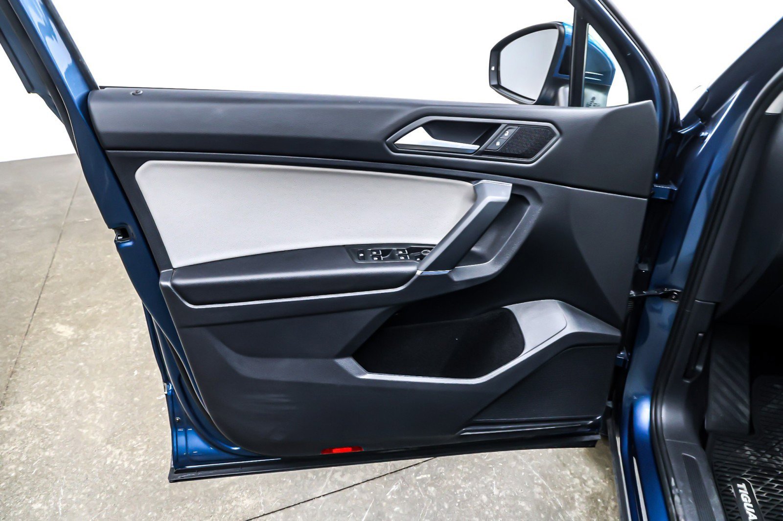 Used 2020 Volkswagen Tiguan SE image 21