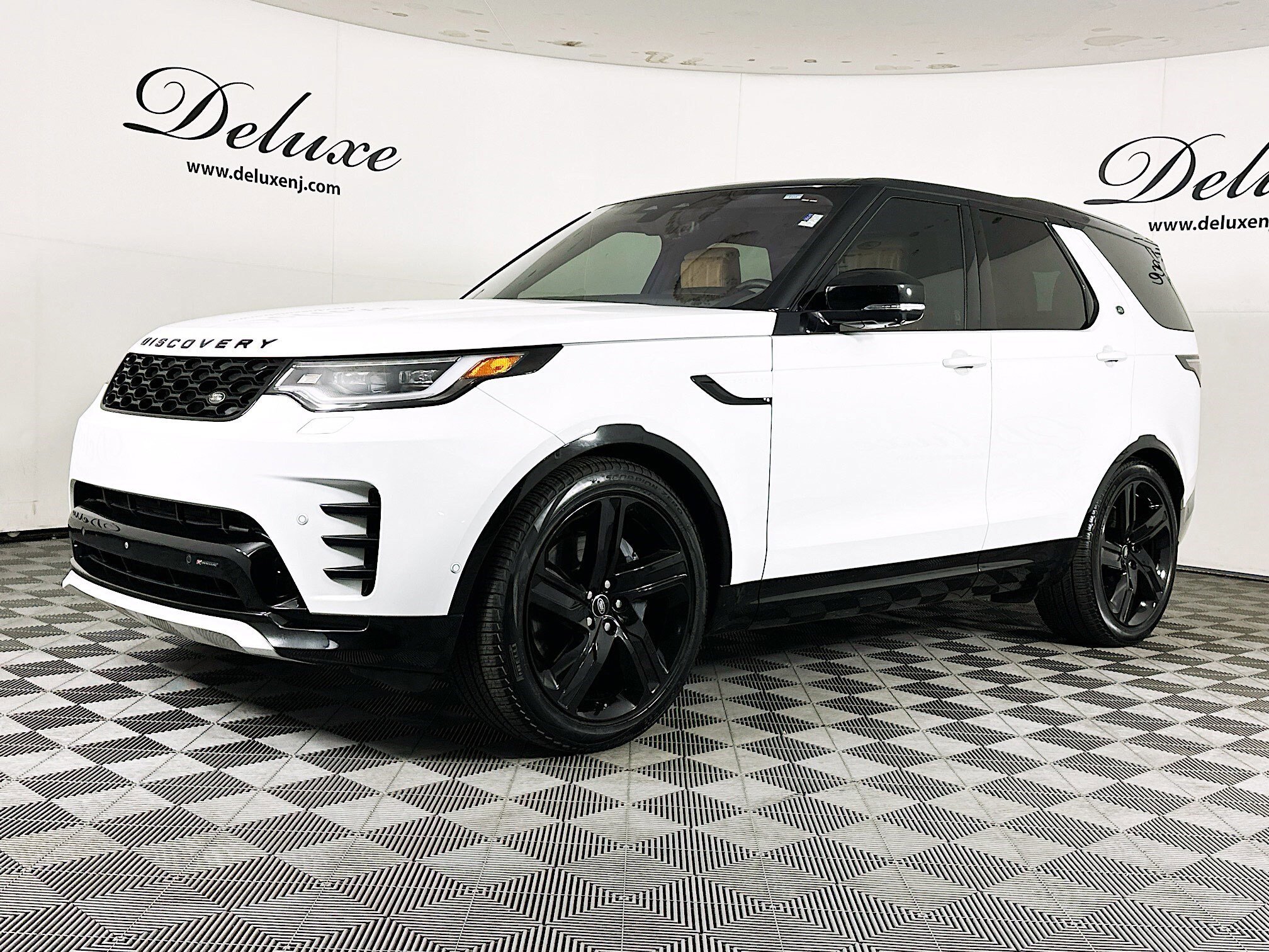 Used 2023 Land Rover Discovery HSE R-Dynamic image 3