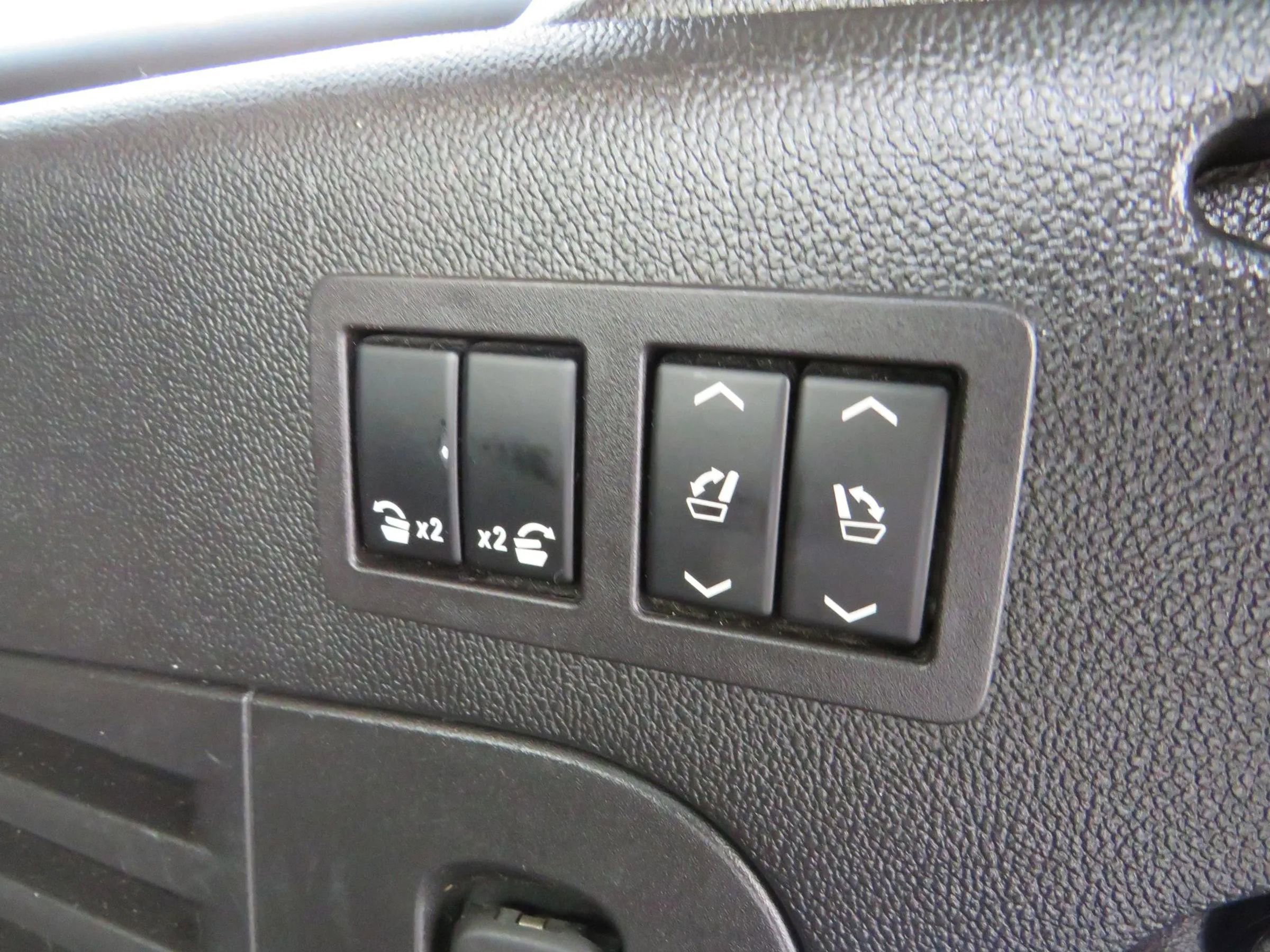 Used 2019 GMC Yukon XL SLT image 30