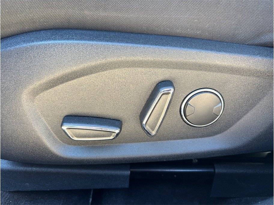 Used 2019 Ford Fusion SE FWD image 17