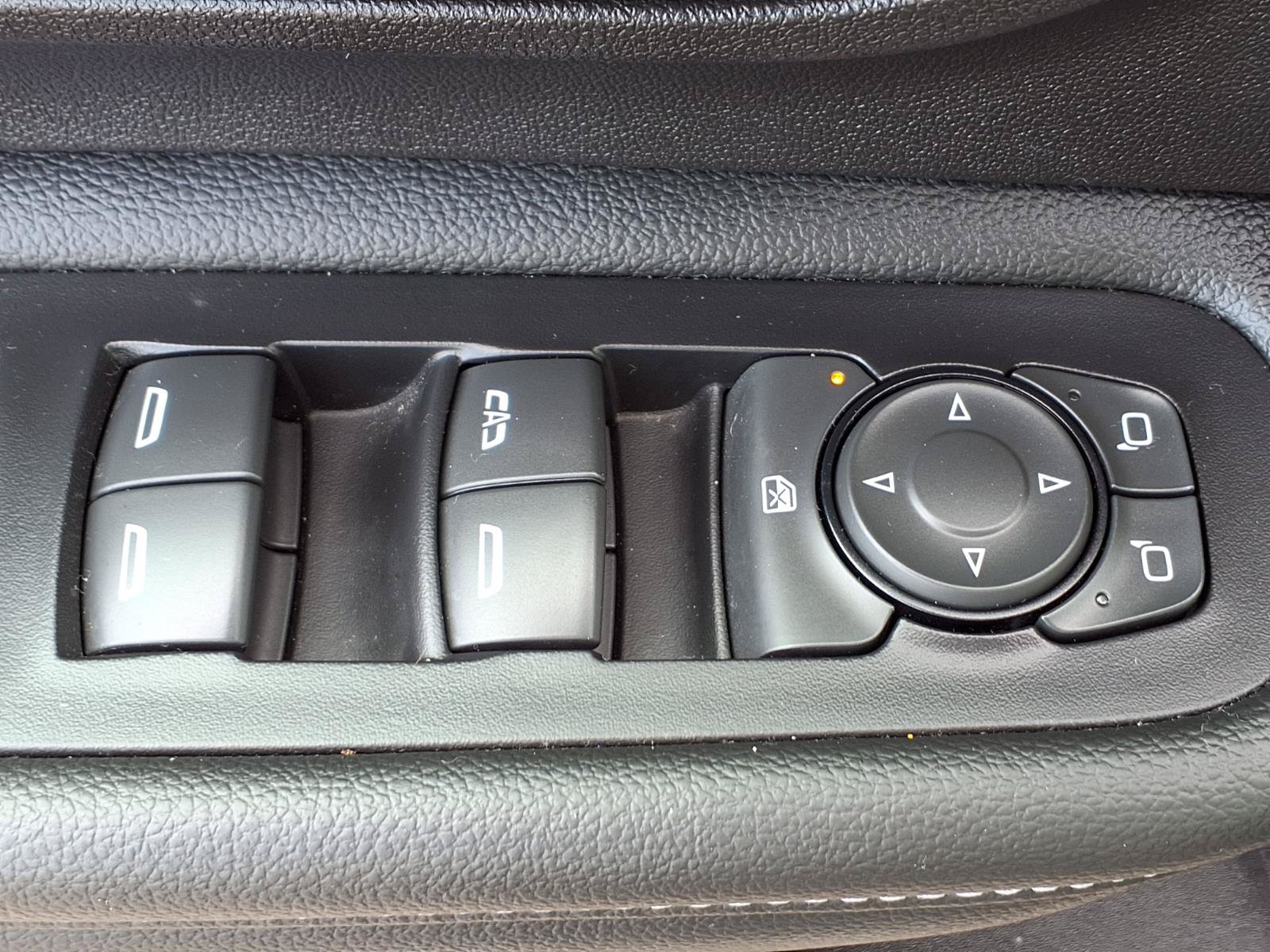 Used 2024 GMC Terrain SLE w/ Driver Convenience Package FWD image 18
