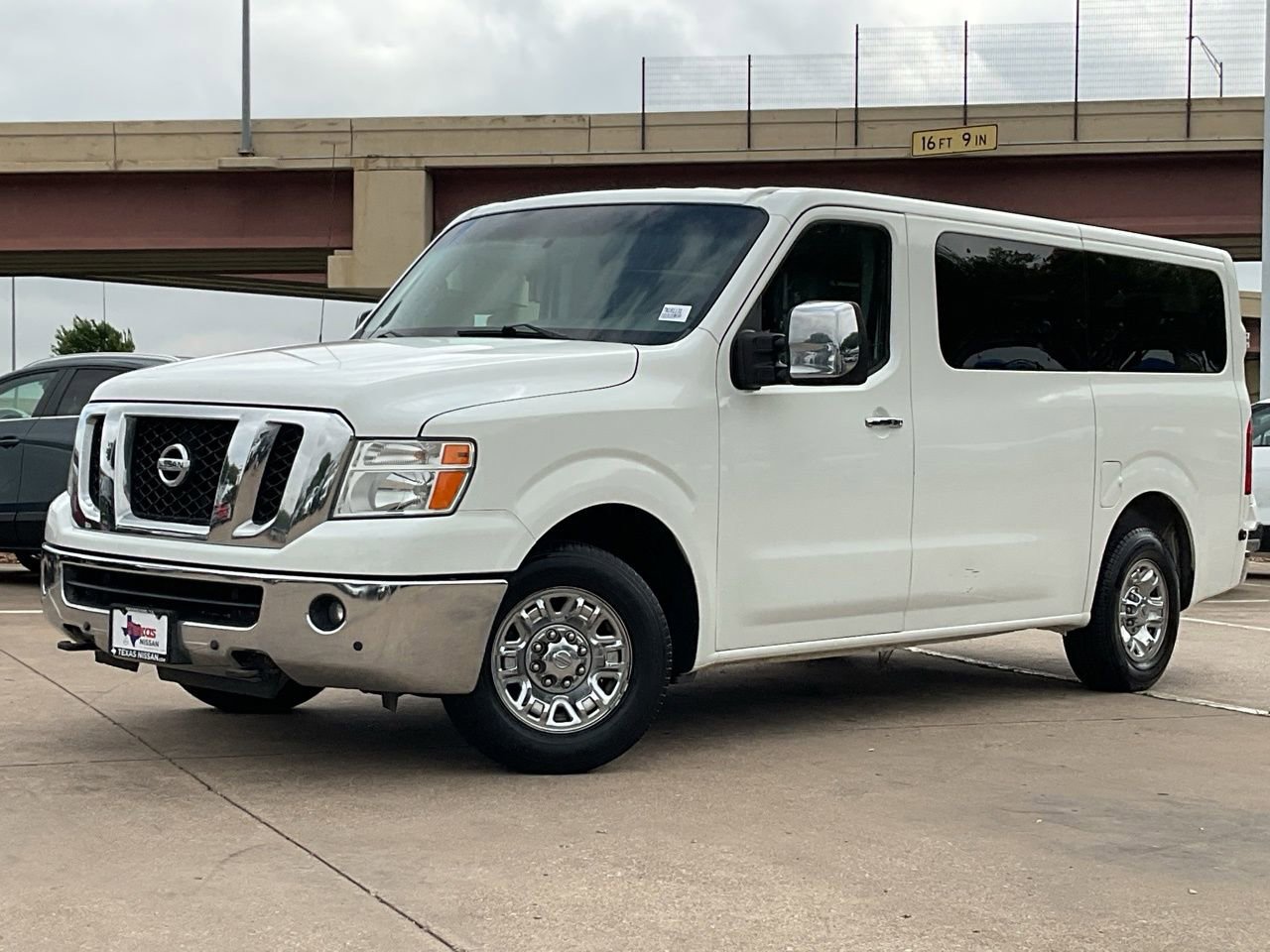 Used 2014 Nissan NV 3500 SL w/ Technology Package image 2