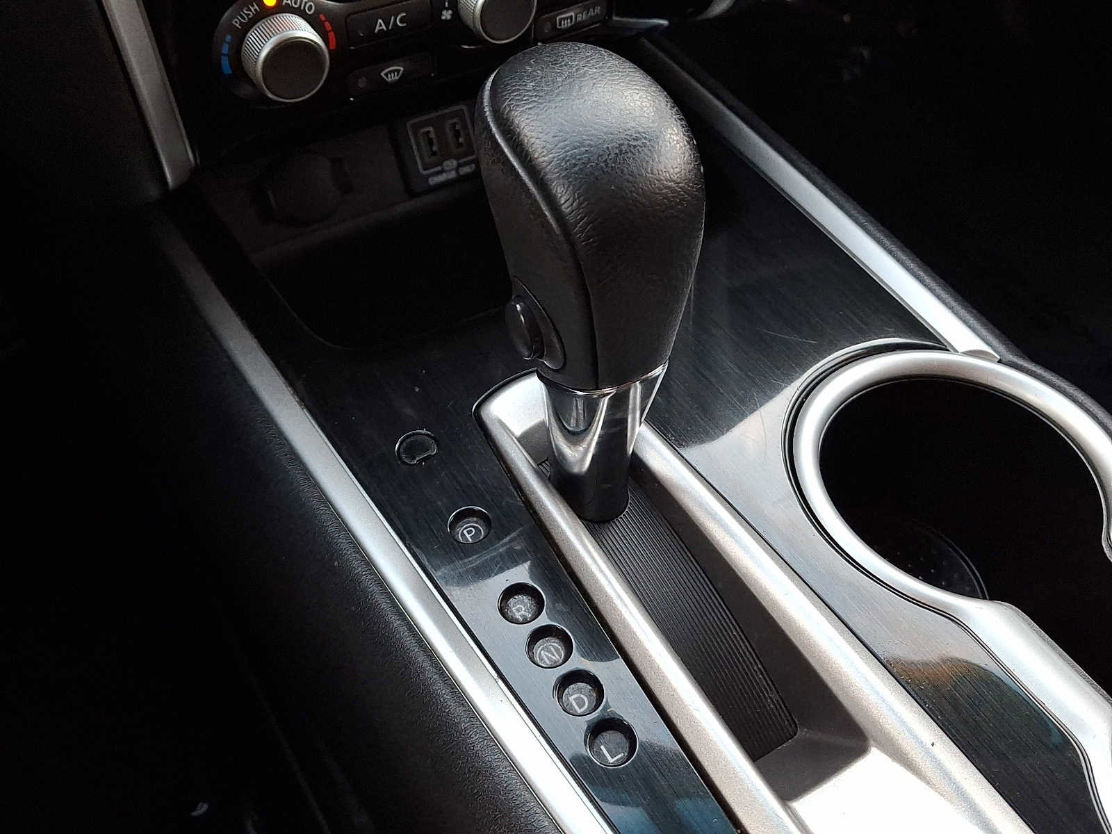 Used 2018 Nissan Pathfinder SV FWD image 15