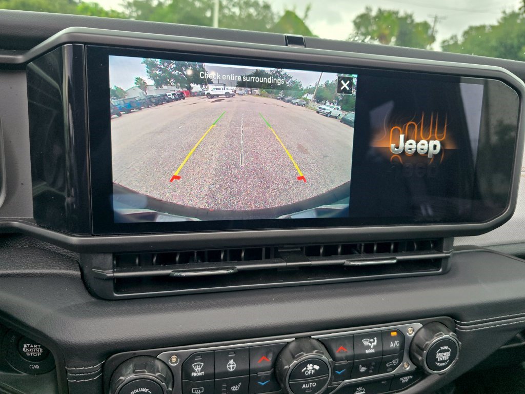 Used 2026 Jeep Wrangler Unlimited Sahara AWD/4WD image 23