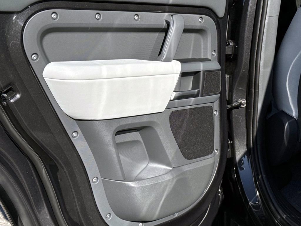 New 2026 Land Rover Defender 130 X-Dynamic SE image 11