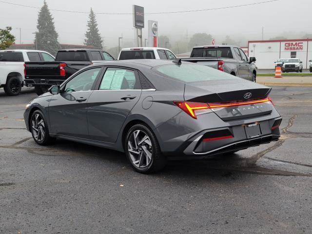 Used 2025 Hyundai Elantra SEL FWD image 3