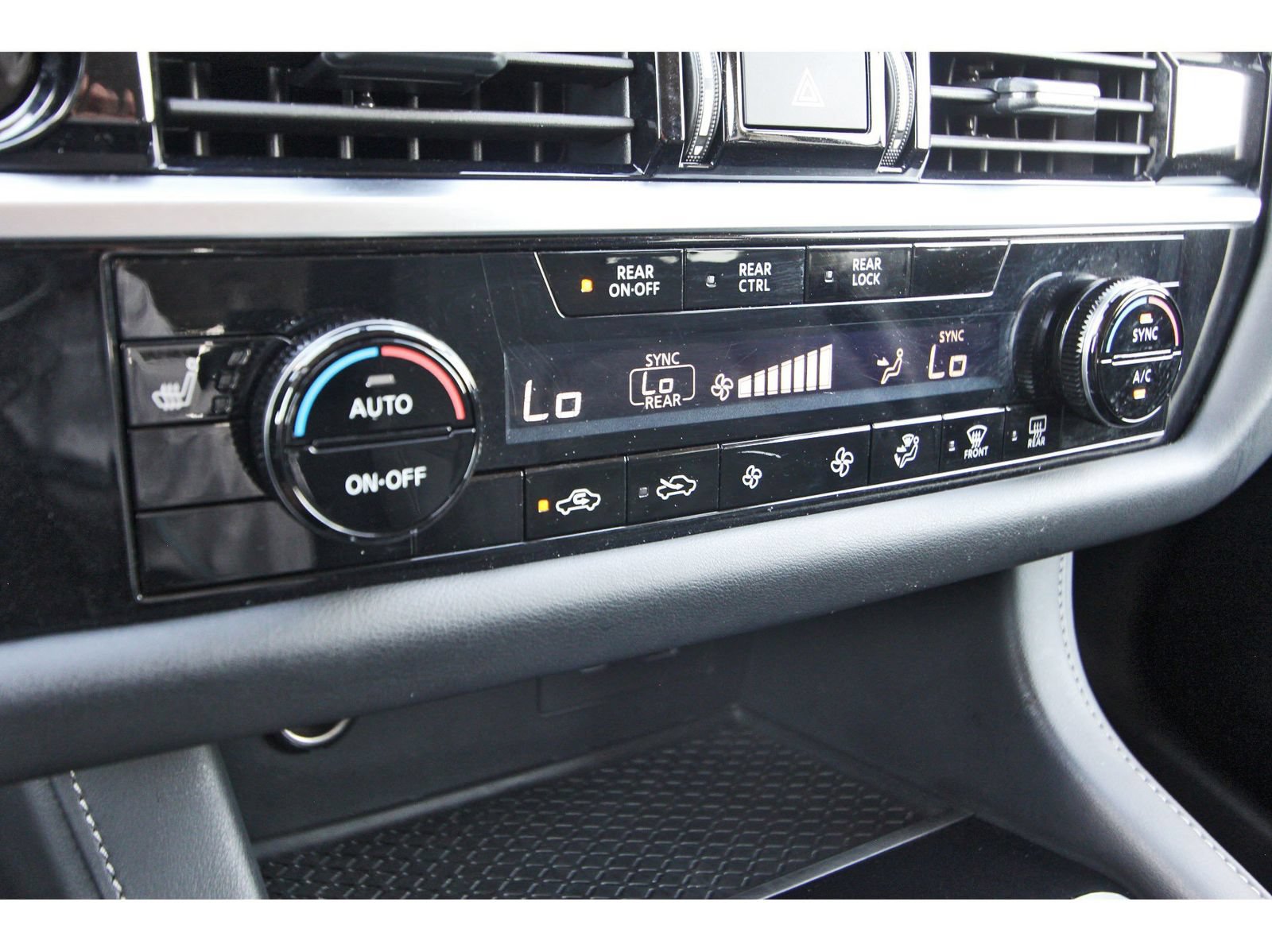 Certified 2025 Nissan Pathfinder SV FWD image 27