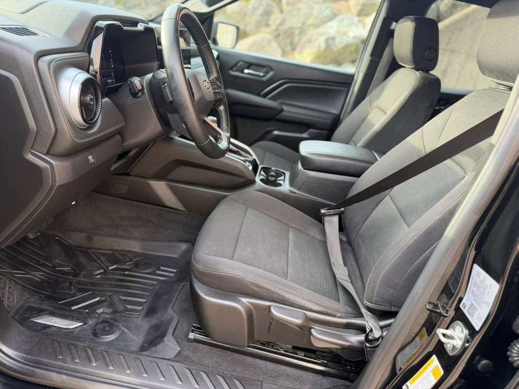 Used 2023 Chevrolet Colorado LT image 14