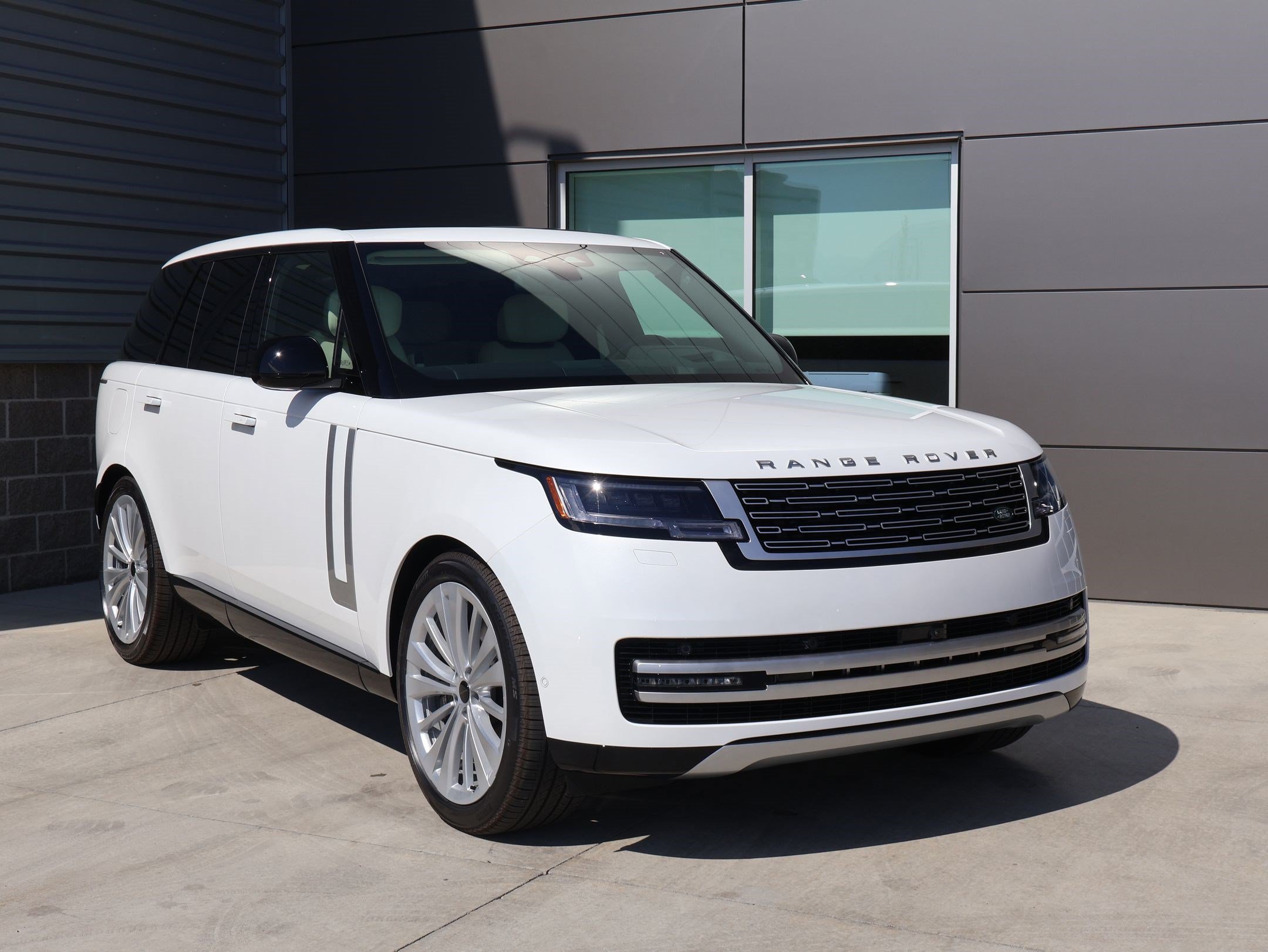 New 2026 Land Rover Range Rover Autobiography AWD/4WD image 3