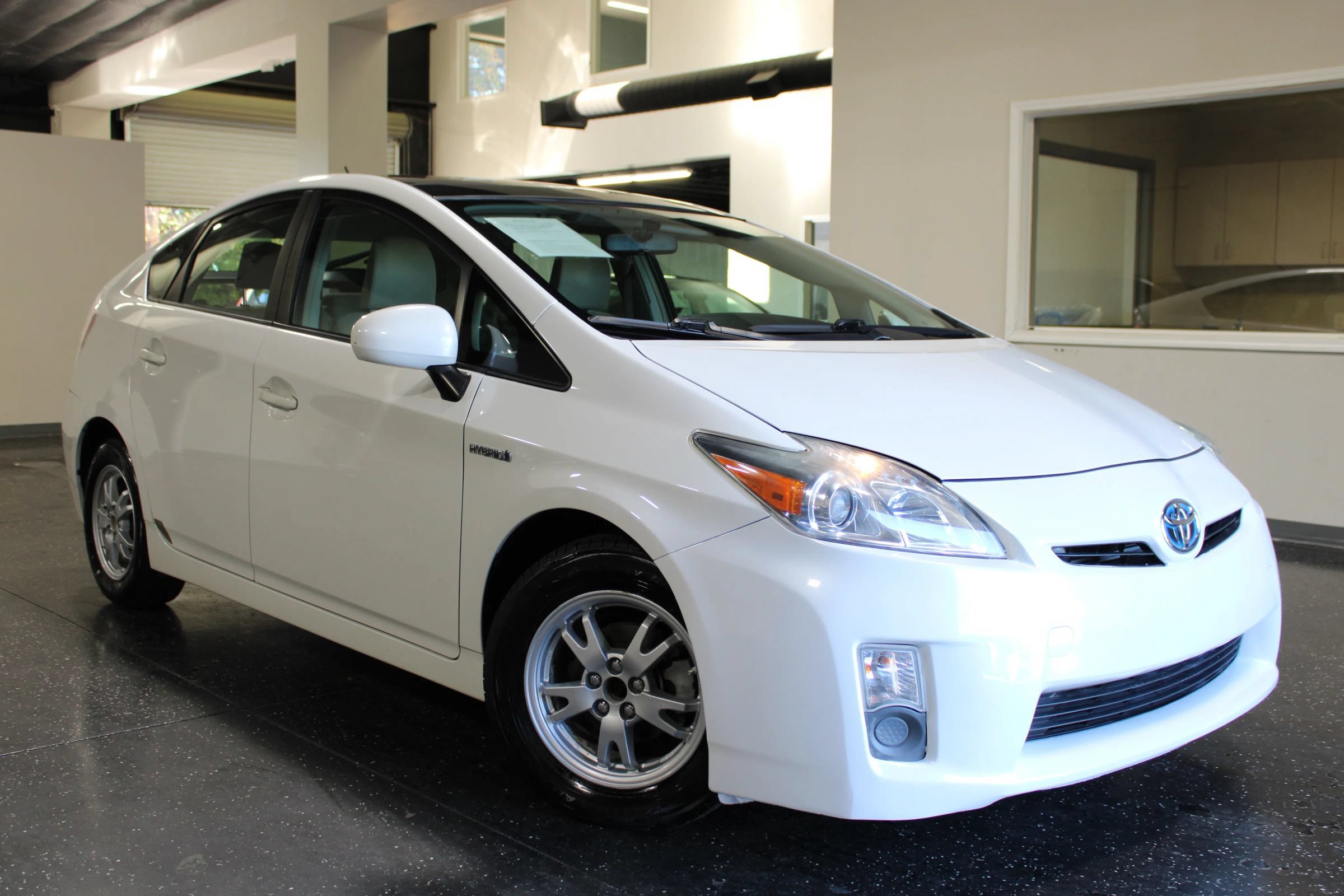 Used 2011 Toyota Prius Three w/ Solar Roof Pkg FWD image 33