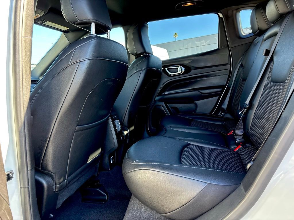 Used 2025 Jeep Compass Latitude w/ Convenience Group image 13