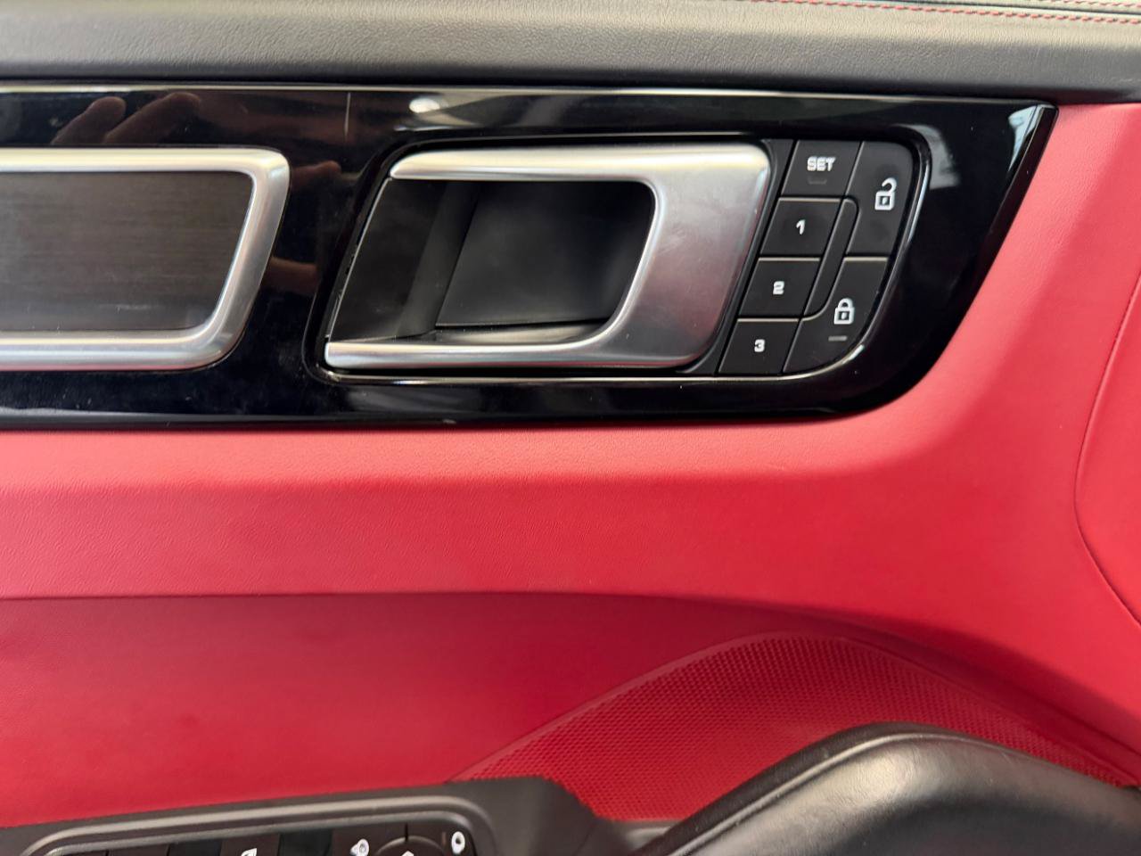 Used 2022 Porsche Cayenne GTS AWD/4WD image 12